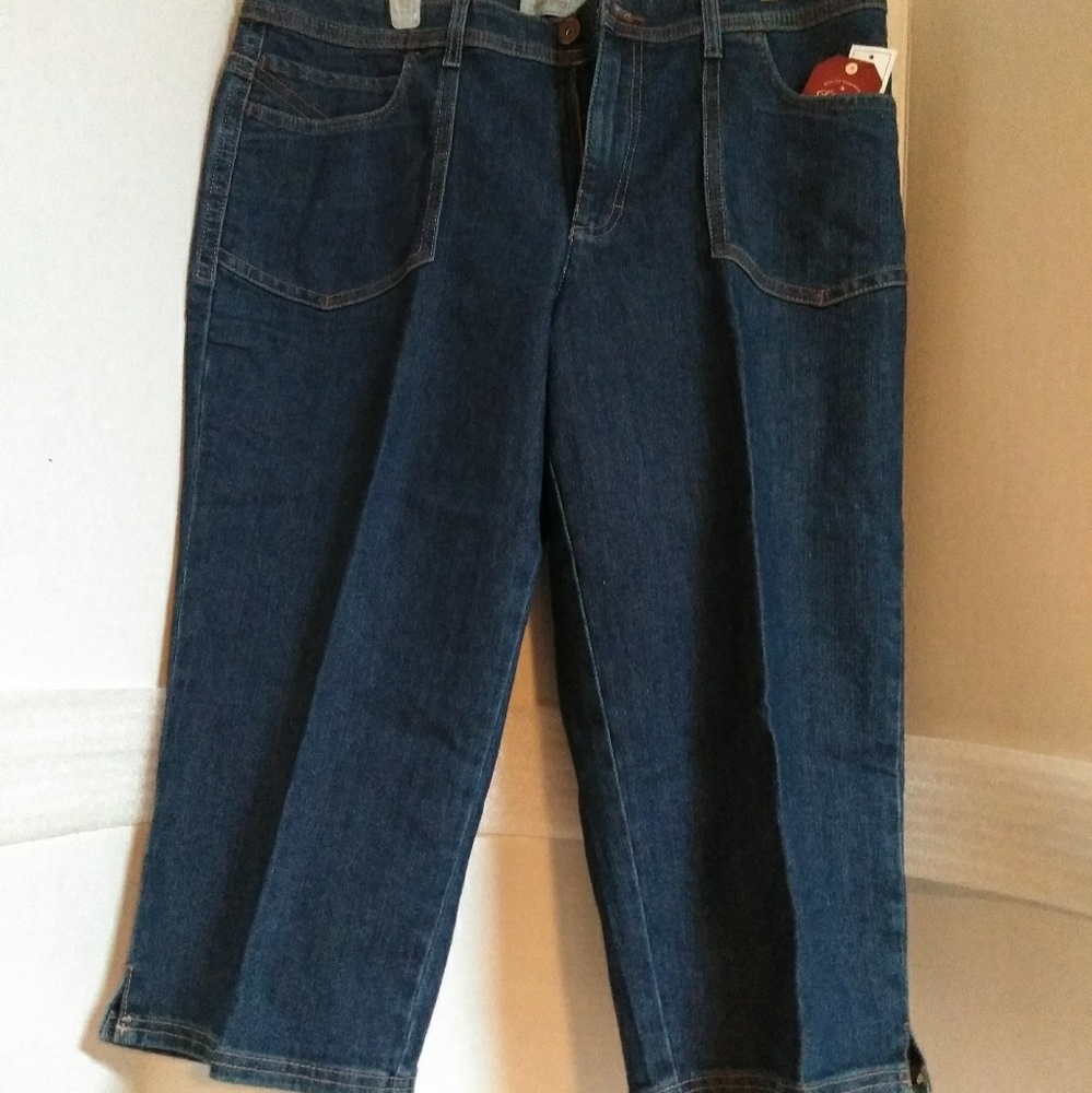 "NWT" (PLUS SZ 18 ) CAPRIS by FADED GLORY